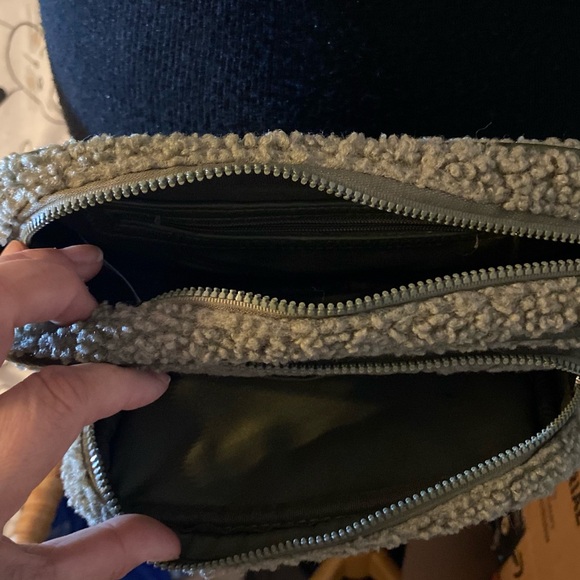 Laundry by Shelli Segal / Faux Sherpa Fleece / Crossbody Bag / Olive Green - Picture 7 of 7